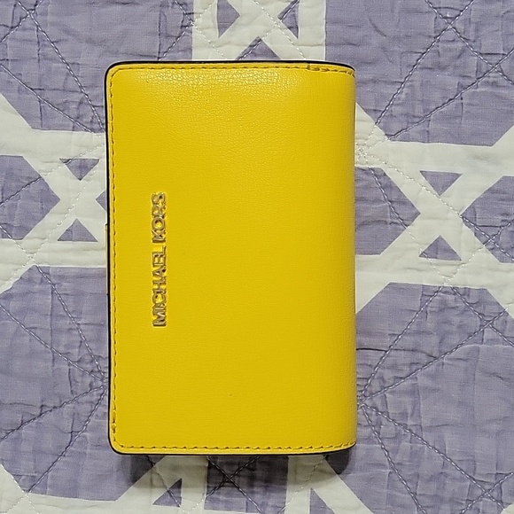 Michael Kors Wallet - Picture 1 of 3